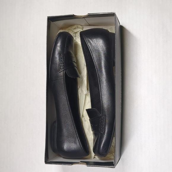 St John's Bay Becka Black Flat shoesSize 9M - Picture 8 of 9